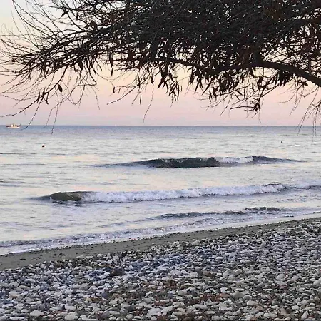 Cozy Holiday Beach House Larnaca