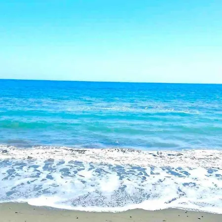 Cozy Holiday Beach House לרנקה